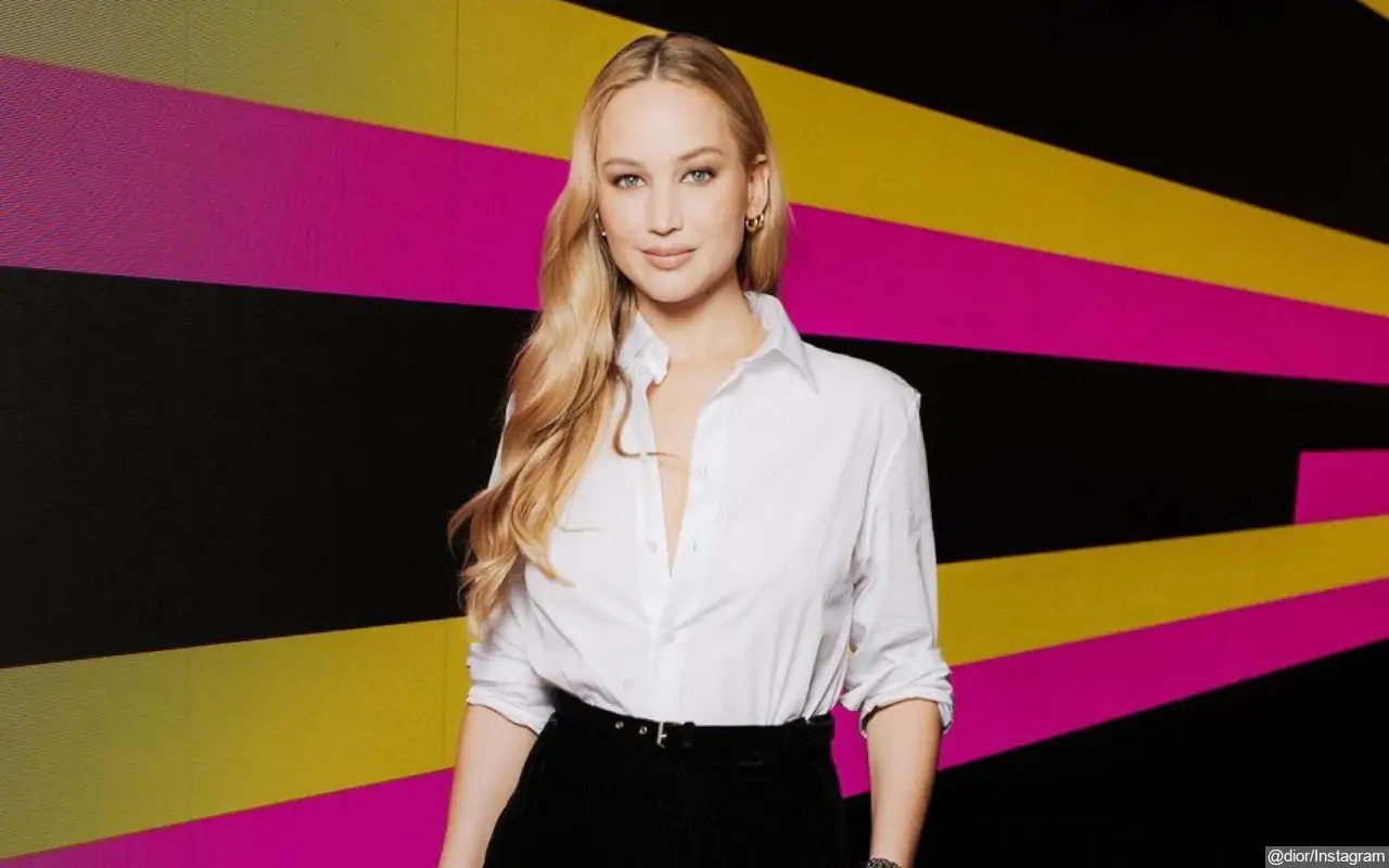 Jennifer Lawrence Sparks Plastic Surgery Speculation With Unrecognizable Look at Dior Fashion Show