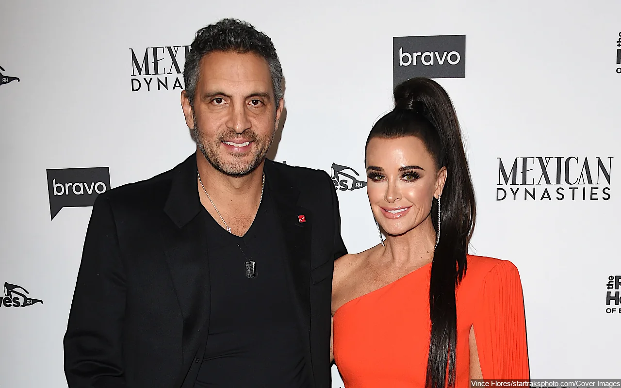 Distraught-Looking Kyle Richards Comforted by Pals on Hike After Mauricio Umansky Confirmed Split