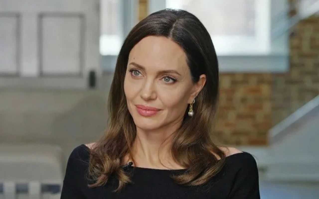 Angelina Jolie Had 'Quite Dark' Fashion Sense as Teen