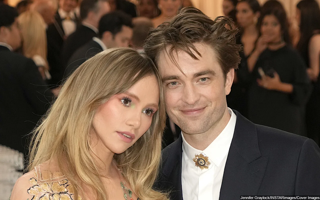 Suki Waterhouse Says Robert Pattinson Romance Comes at Perfect Timing