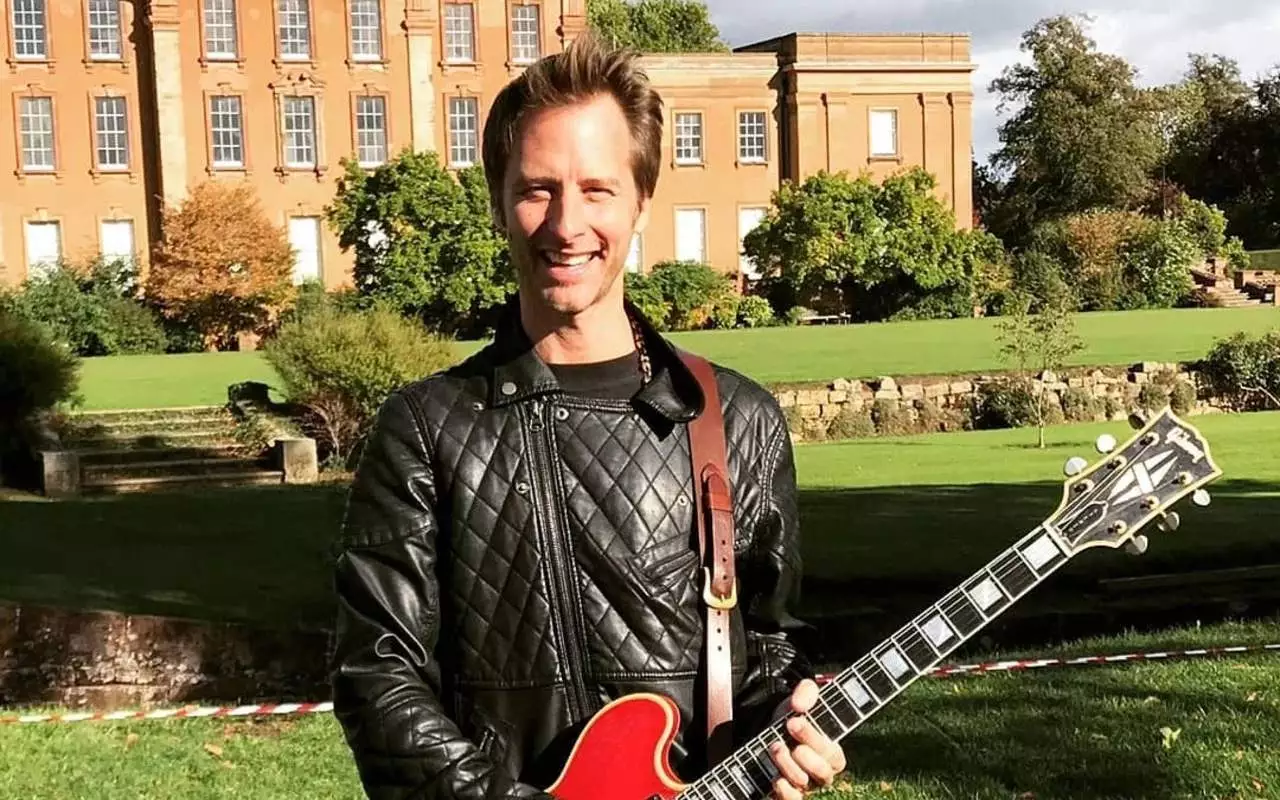 Chesney Hawkes Recalls Bracing for Fatal Plane Crash While Tearfully Calling His Kids