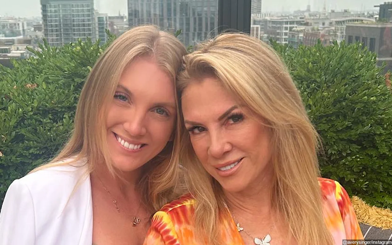 Ramona Singer's Daughter Avery 'Excited' at BravoCon Despite Mom's