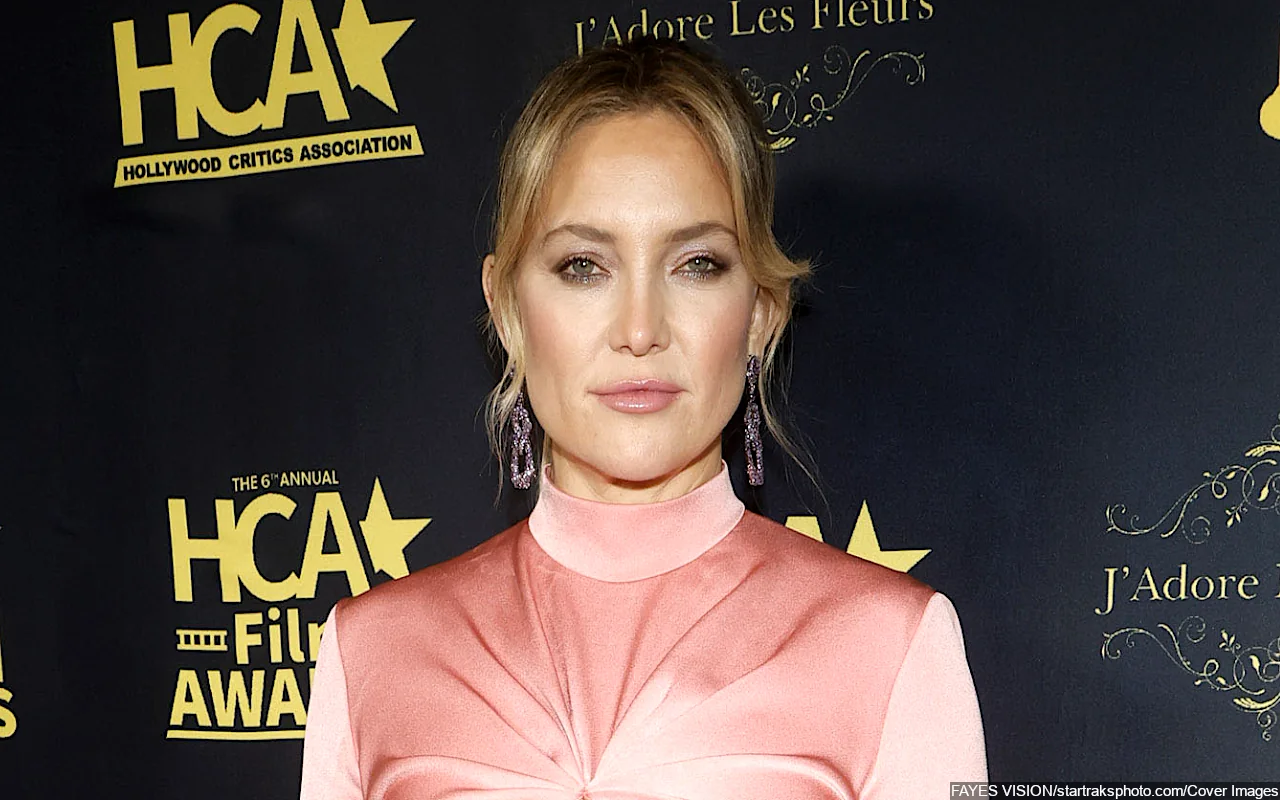Kate Hudson Flaunts Youthful Glow and Toned Physique in New Photo - Kate Hudson Glows In Every Shot: Sexy Pics From Film To Fashion