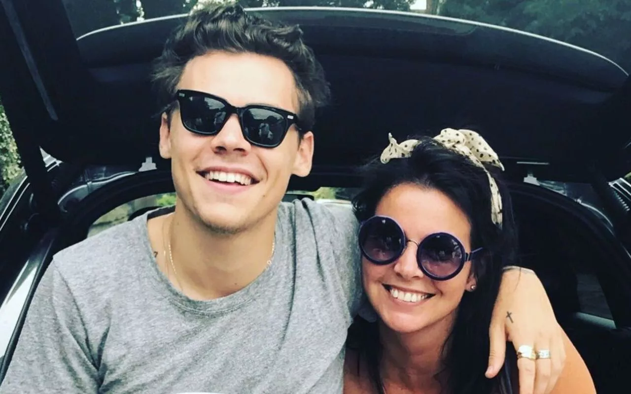 Harry Styles Defended by Mom Amid 'Negativity' Over His Newly-Shaved Head