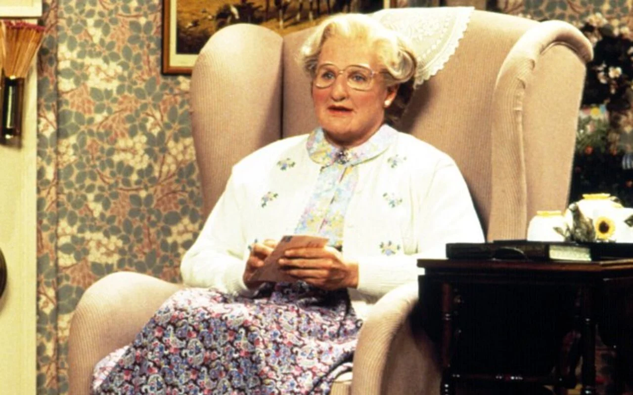 'Mrs. Doubtfire' Director Had to Use Four Cameras to 'Keep Up' With Robin Williams