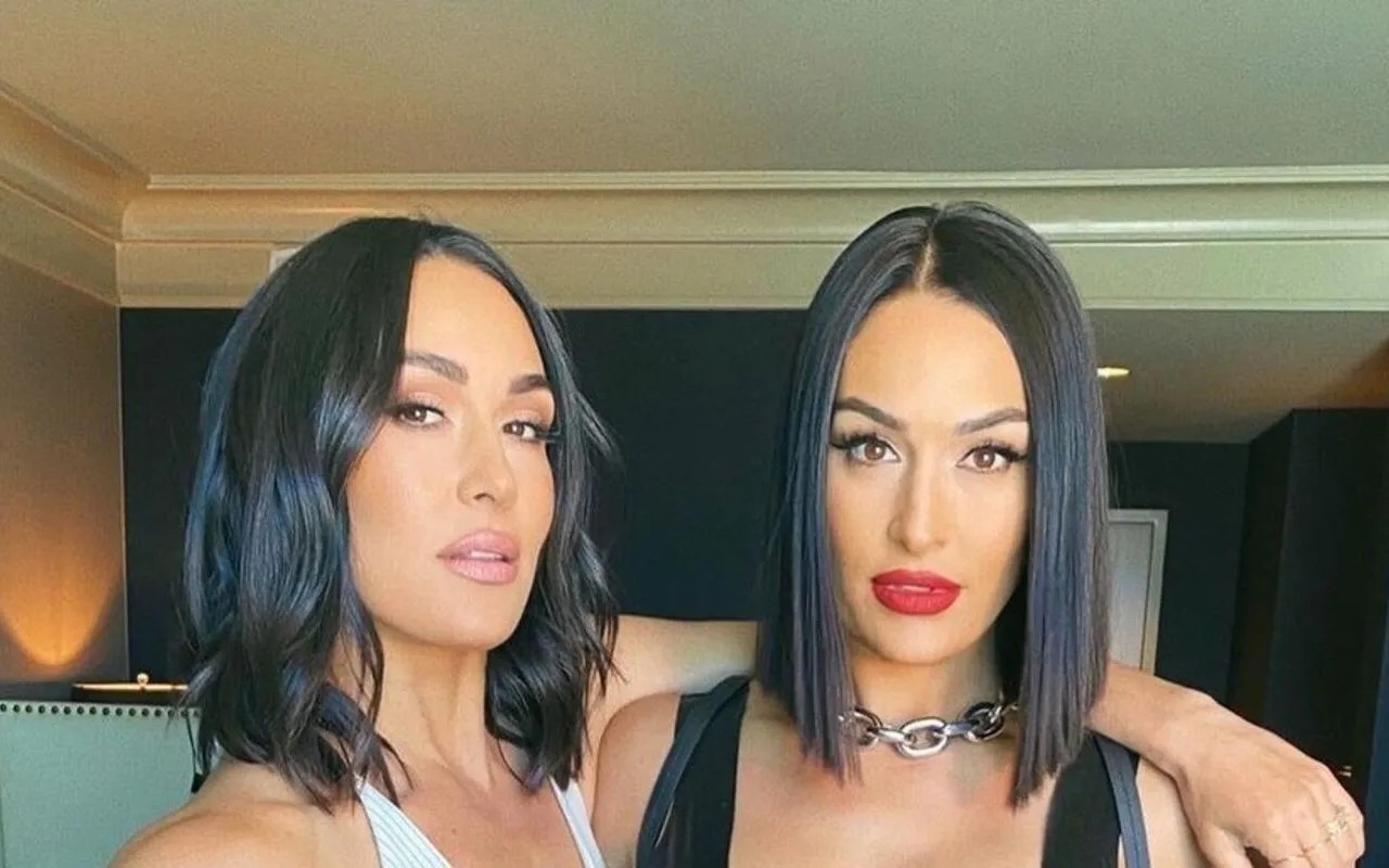 Nikki Bella and Twin Sister Brie Snubbed by Reese Witherspoon