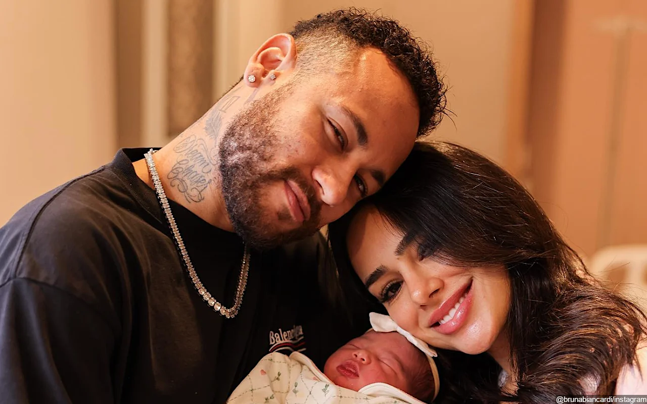 Neymar's Baby Mama Bruna Biancardi Reacts to Split Rumors