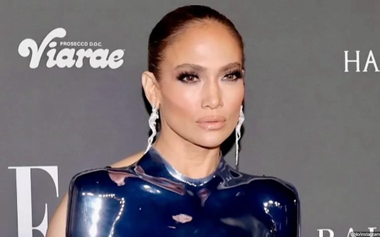 Jennifer Lopez Flaunts Serious Abs in Barely-There Breastplate at Elle Women in Hollywood Awards
