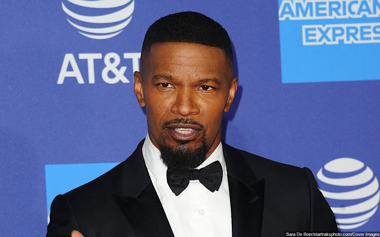 Jamie Foxx's California Mansion Lit Up in Over-the-Top Christmas Decorations