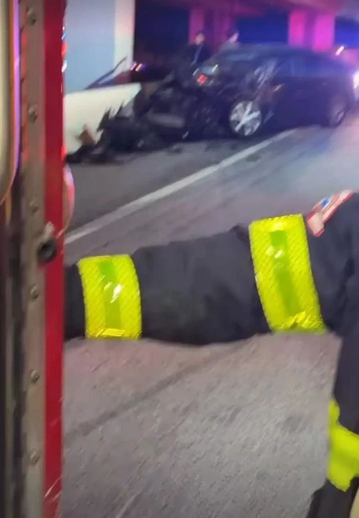 2 Chainz taken to hospital in an ambulance