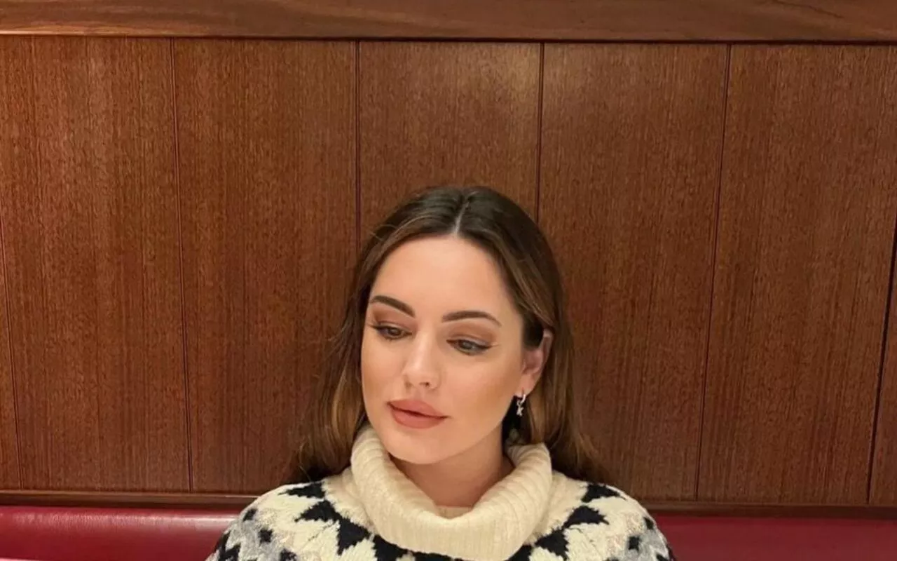 Kelly Brook Ditches Traditional Glitzy Christmas Outfits for 'Very Calming' Attires