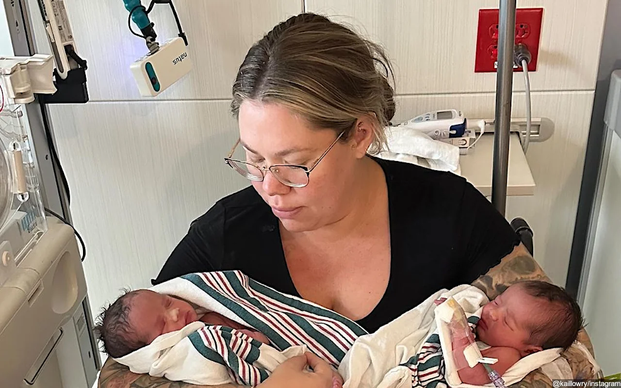 Kailyn Lowry Offers First Look at Newborn Twins After They Spent Weeks in the NICU