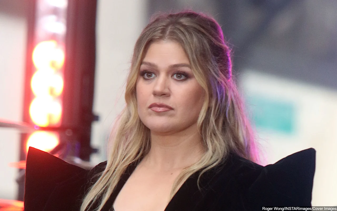 Kelly Clarkson Waited 'Two Years' to Lose Weight After Pre-Diabetic Diagnosis