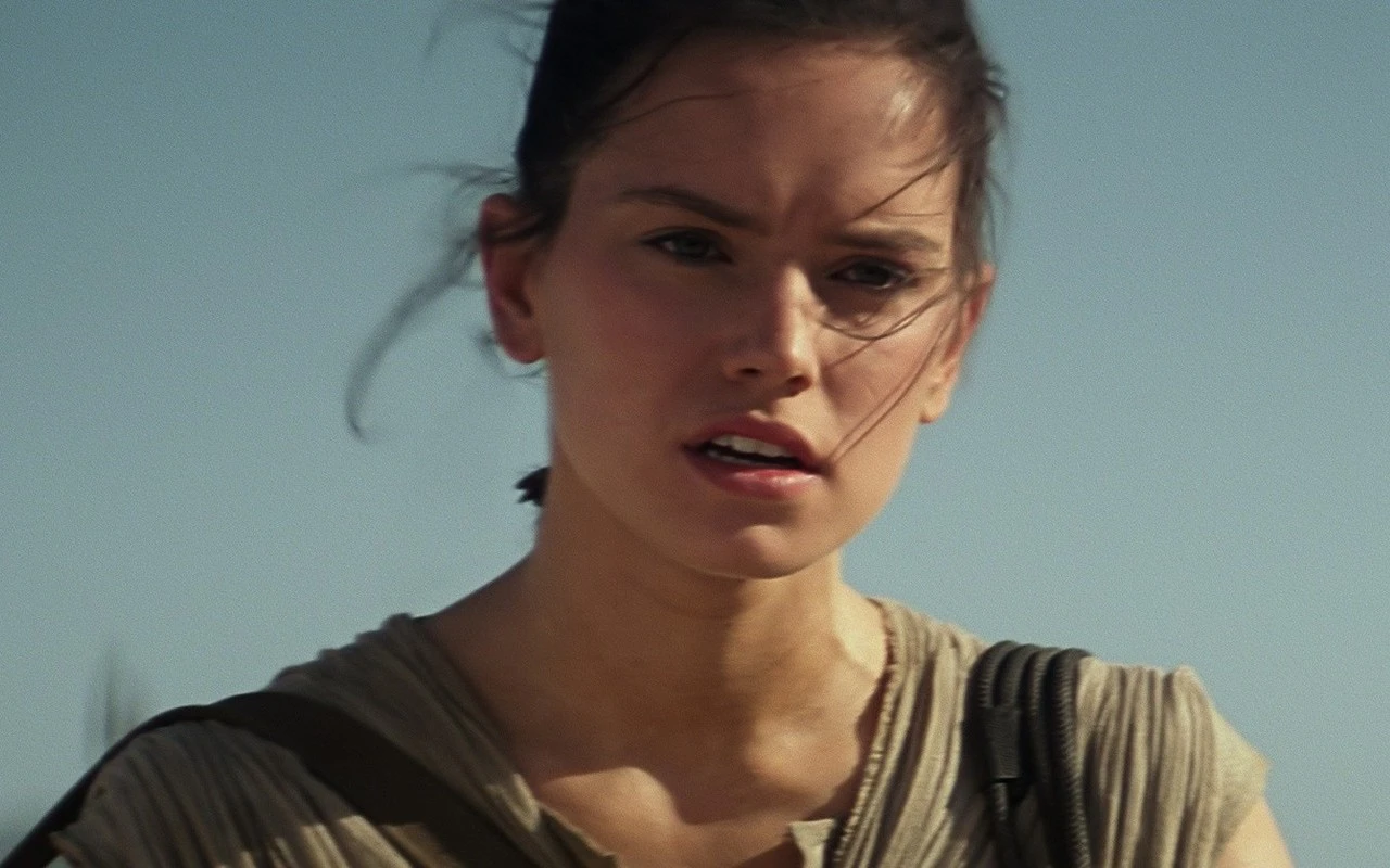 Daisy Ridley Keeps This 'Phenomenal' Memento From 'Star Wars'