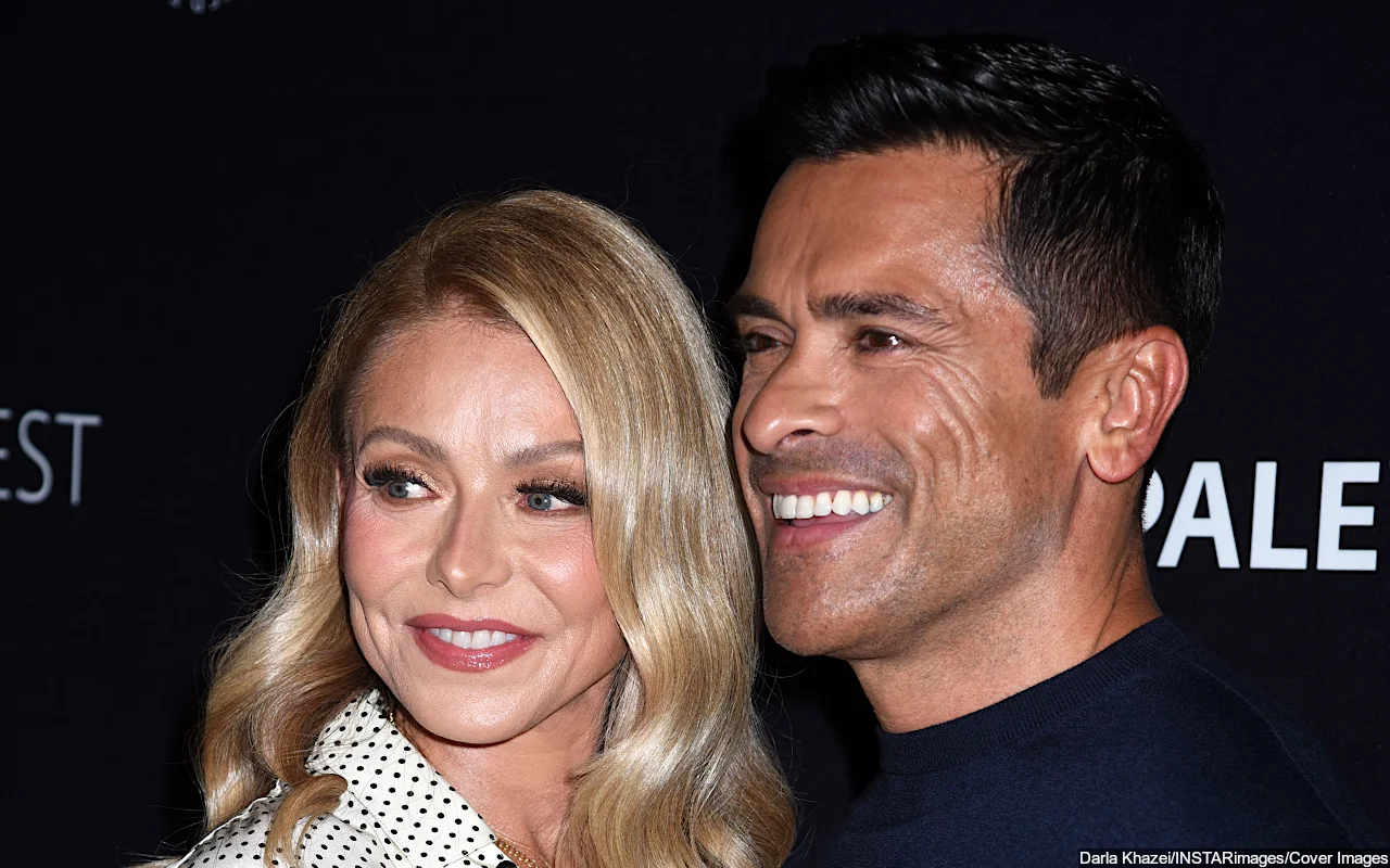 Kelly Ripa and Mark Consuelos Praised for Looking Like 'Newlyweds' After Recreating Wedding Photo - Vimarsana News