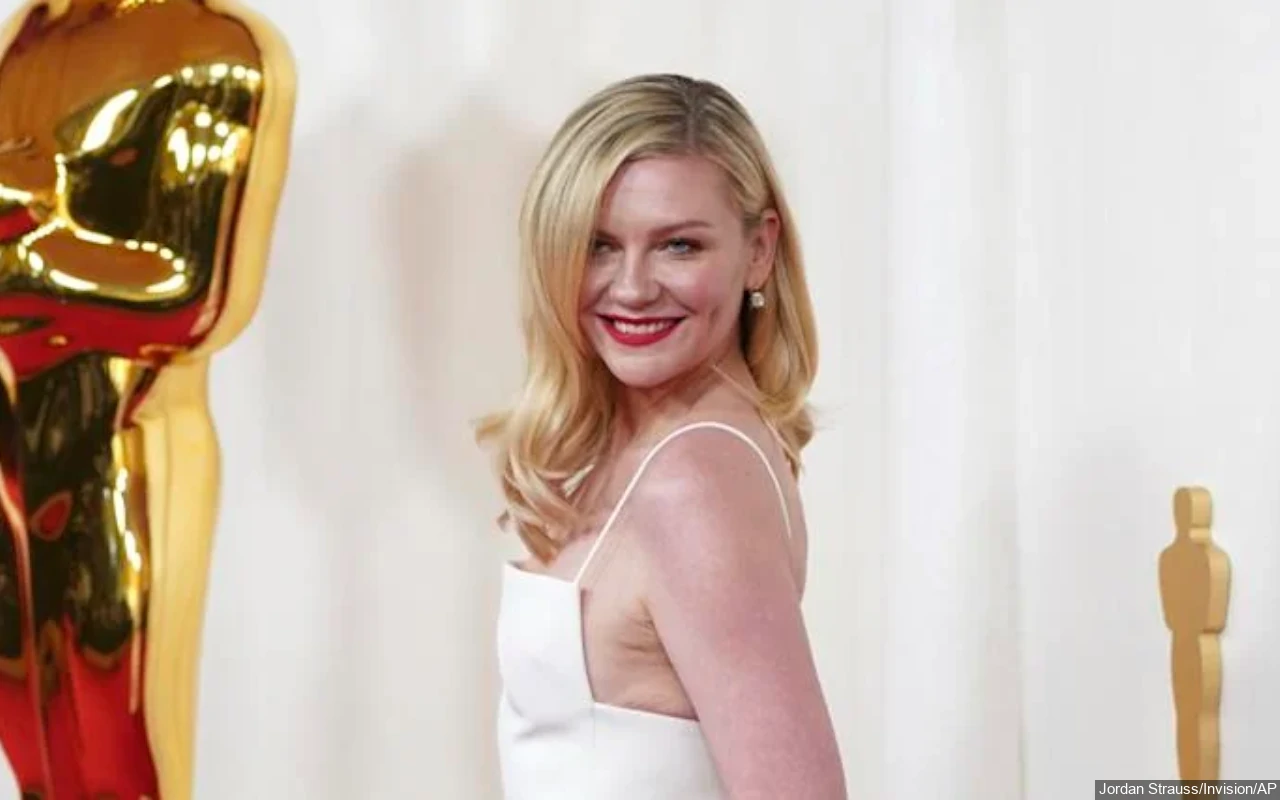 Oscars 2024: Kirsten Dunst Laughs Off Red Carpet Slip