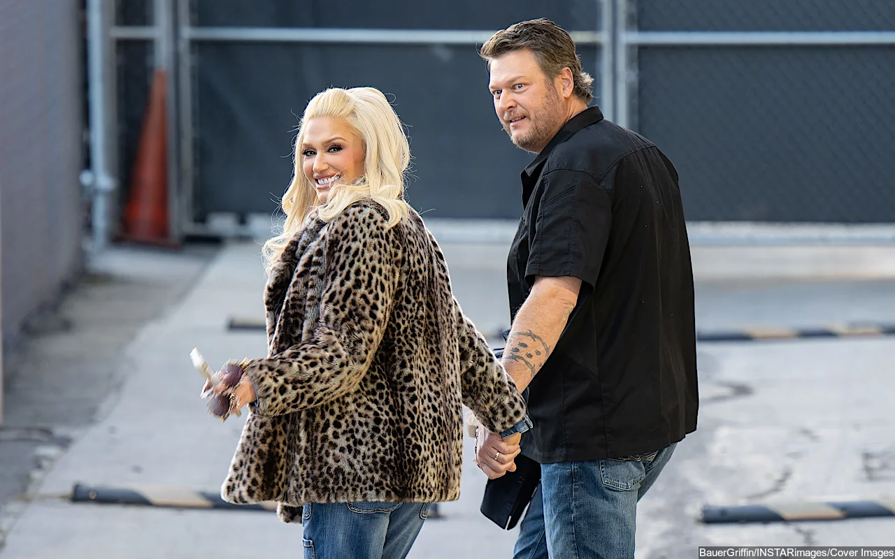 Gwen Stefani Ends Split Rumors by Making Surprise Appearance at Blake Shelton's Concert