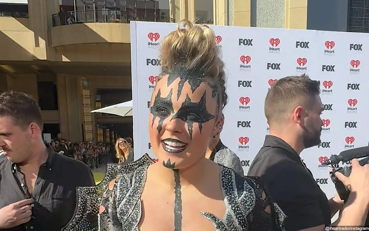 JoJo Siwa Trolled for Bold Look at 2024 iHeartRadio Music Awards