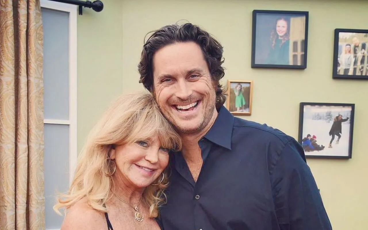 Oliver Hudson Clarifies Remarks About Mom Goldie Hawn, Insists He Never Said She's 'Bad Parent'