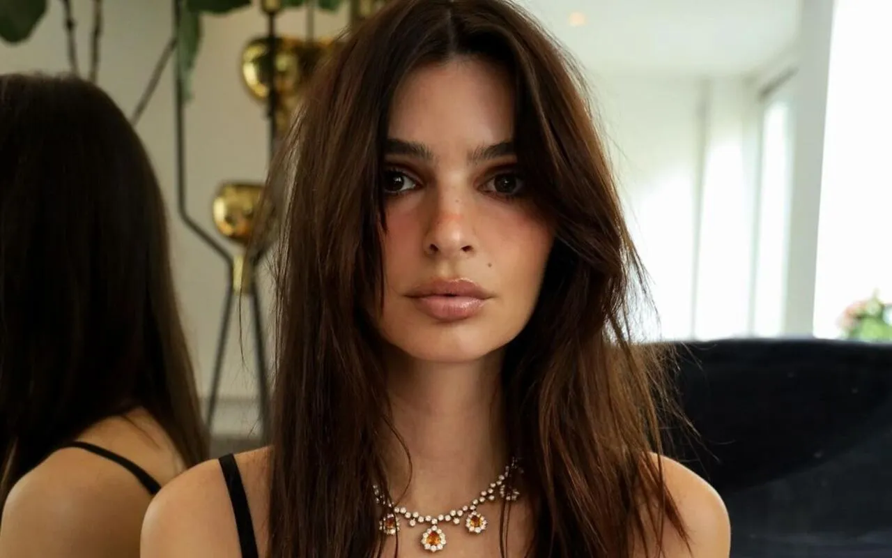 Emily Ratajkowski Spotted on Dinner Date With Movie Studio Boss Noah Sacco