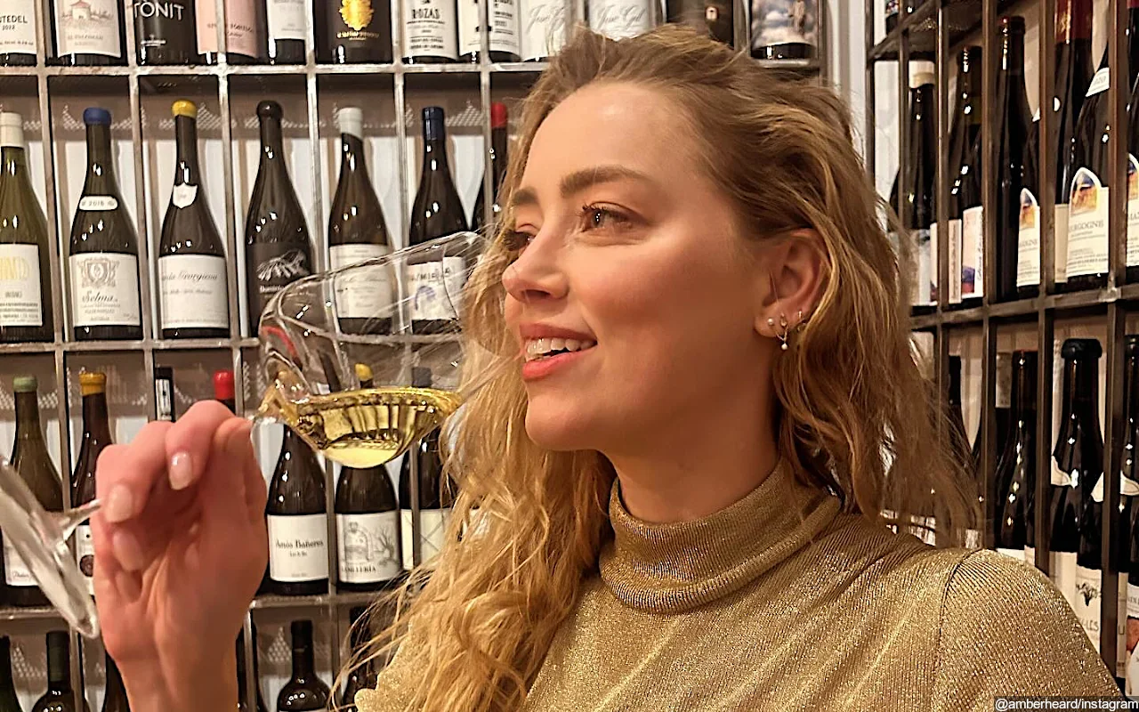 Amber Heard Flashes Huge Smile as She's Serenaded by a Mariachi Band in Madrid on Her 38th Birthday