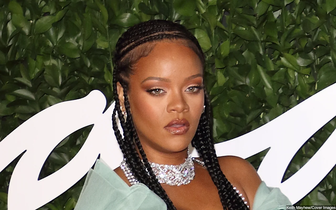 Rihanna Rocks Bubblegum Pink Hair Ahead of MET Gala 2024 - Vimarsana News