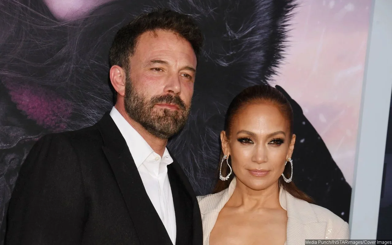 Ben Affleck Spotted Wearing Wedding Ring Again, Hours After Removing It Amid J.Lo Split Rumors