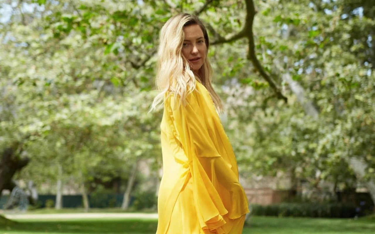 Kate Hudson Admits It's 'Uncomfortable' Not Flirting With Men for 'a Full Year'