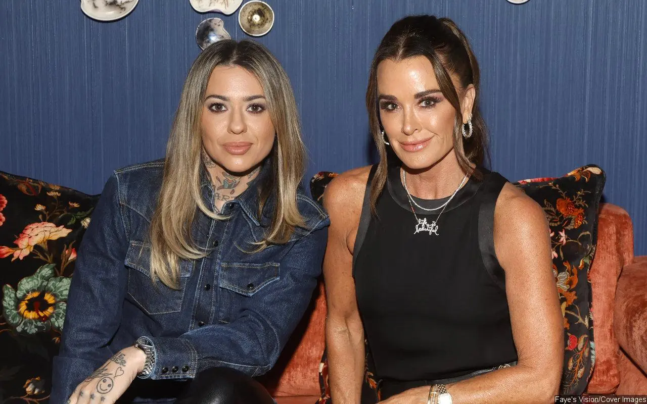 Kyle Richards and Morgan Wade Rock Matching Jeans on Lunch Date - Vimarsana News