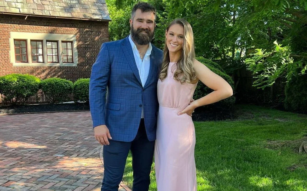 Jason Kelce Defends Wife Kylie After She's Labeled 'Homemaker Whose Home Is a Mess' 