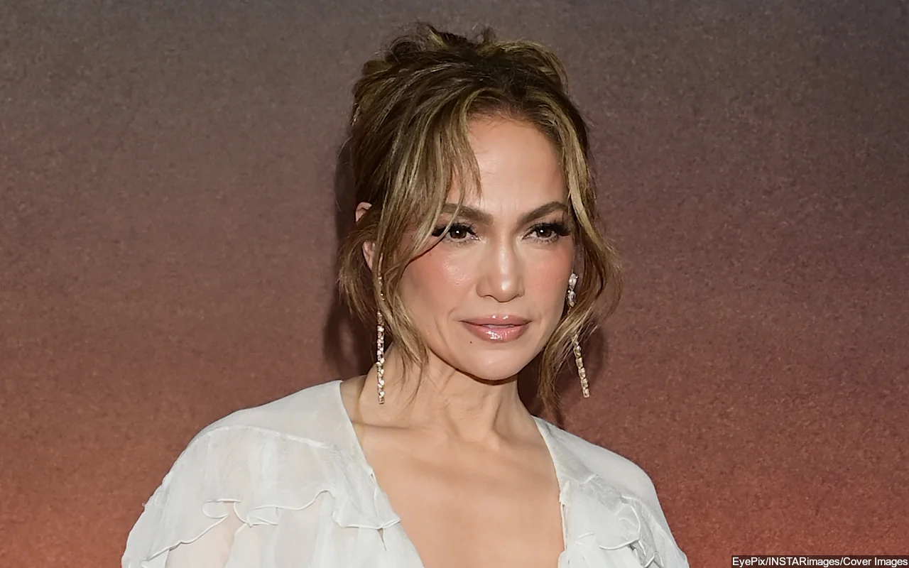 Jennifer Lopez Hits Dance Studio in First Outing Since Canceling Tour