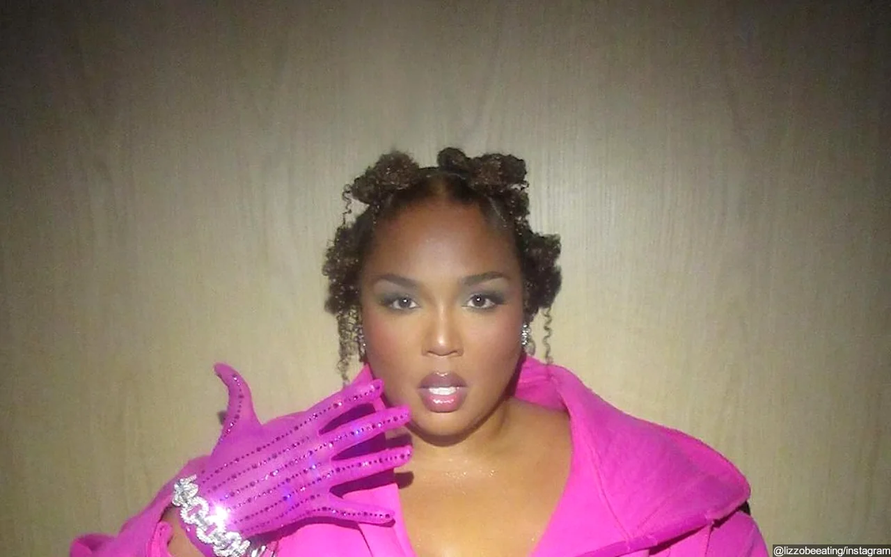 Lizzo Proudly Flaunts Slimmed Down Look in Skin-Tight Bodysuit in New Video