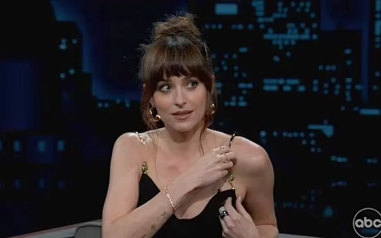 Dakota Johnson Suffers Wardrobe Malfunction on 'Jimmy Kimmel Live!'