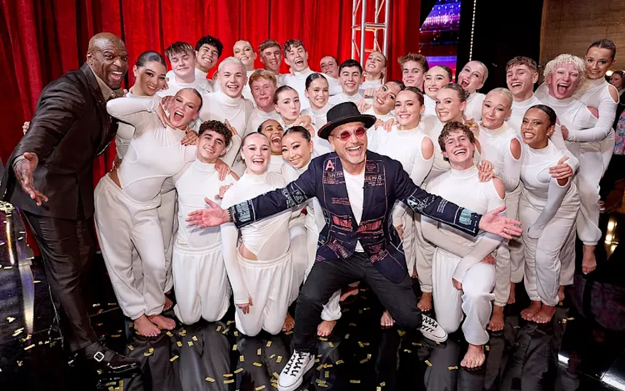 'AGT' Recap: Howie Mandel Hits His Golden Buzzer for an Amazing Act