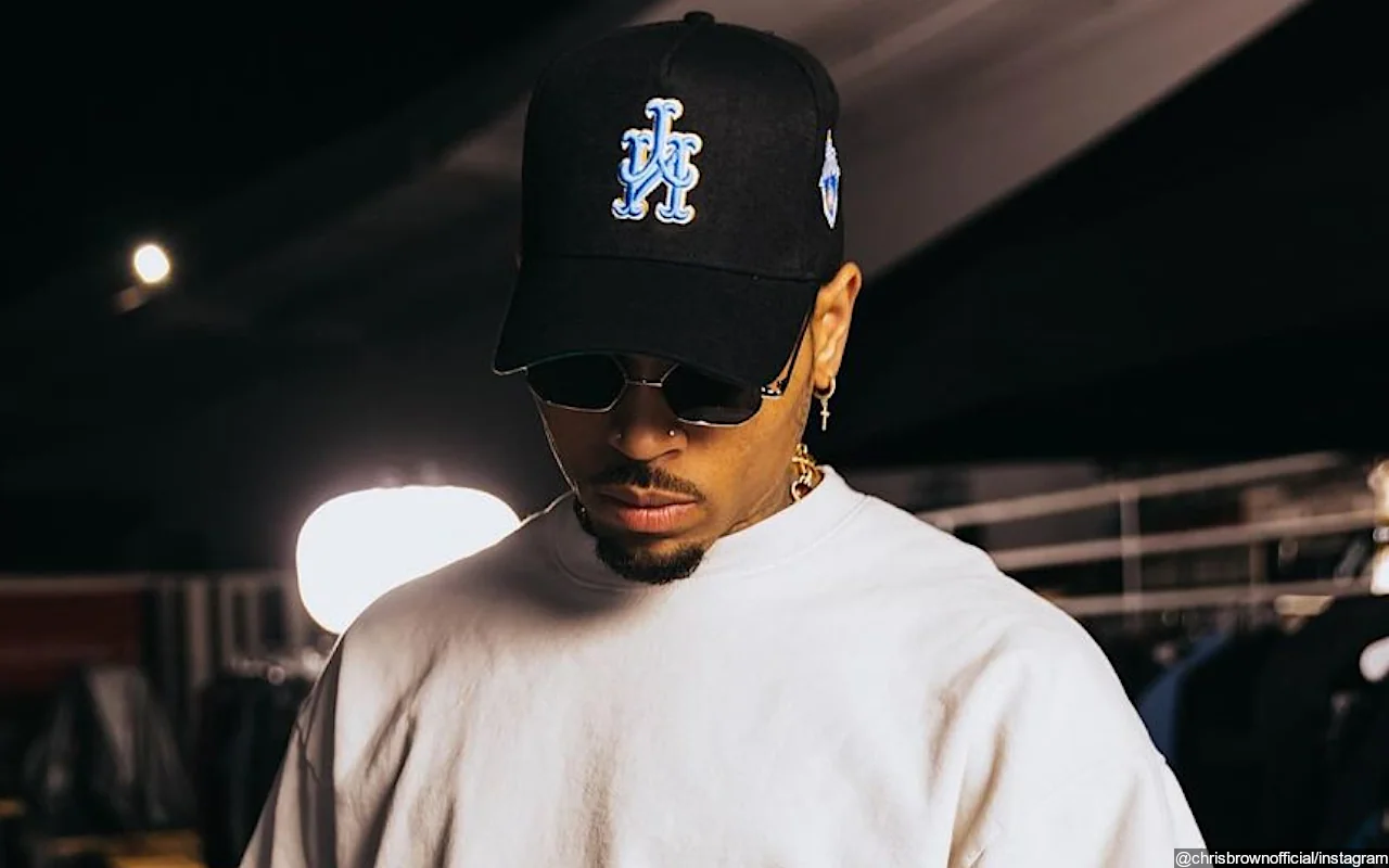 Chris Brown hoàn lại tiền cho gói gặp gỡ và chào hỏi của người hâm mộ khuyết tật, tặng cô ấy số tiền khổng lồ này
