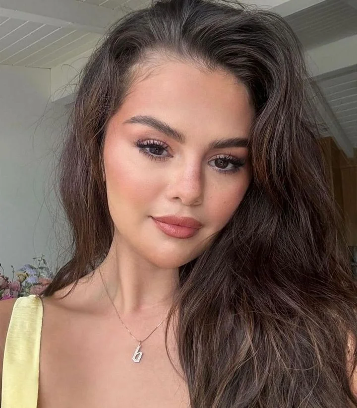 Selena Gomez wears 'B' necklace