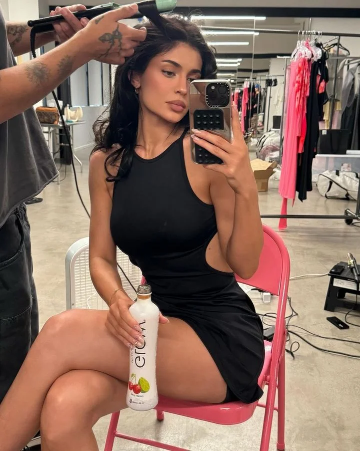 Is Timothee Chalamet in the background of Kylie Jenner's selfie