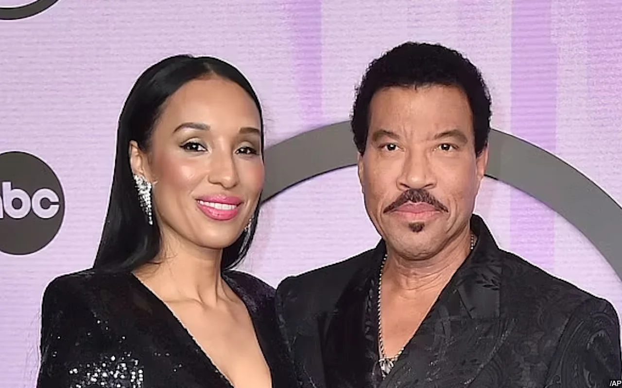 Lionel Richie Steps Out With Much Younger GF Lisa Parigi for Rare