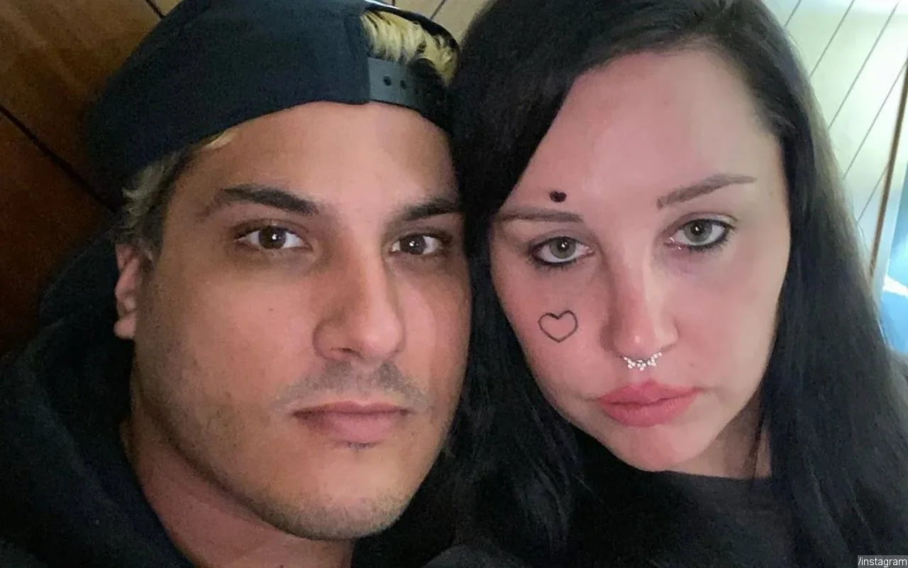 Amanda Bynes Steps Out With Mystery Man in Los Angeles After Paul Michael Split