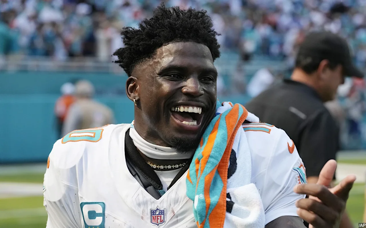 Tyreek Hill Pokes Fun at Arrest During Dolphins Game, Police Launch Internal Investigation
