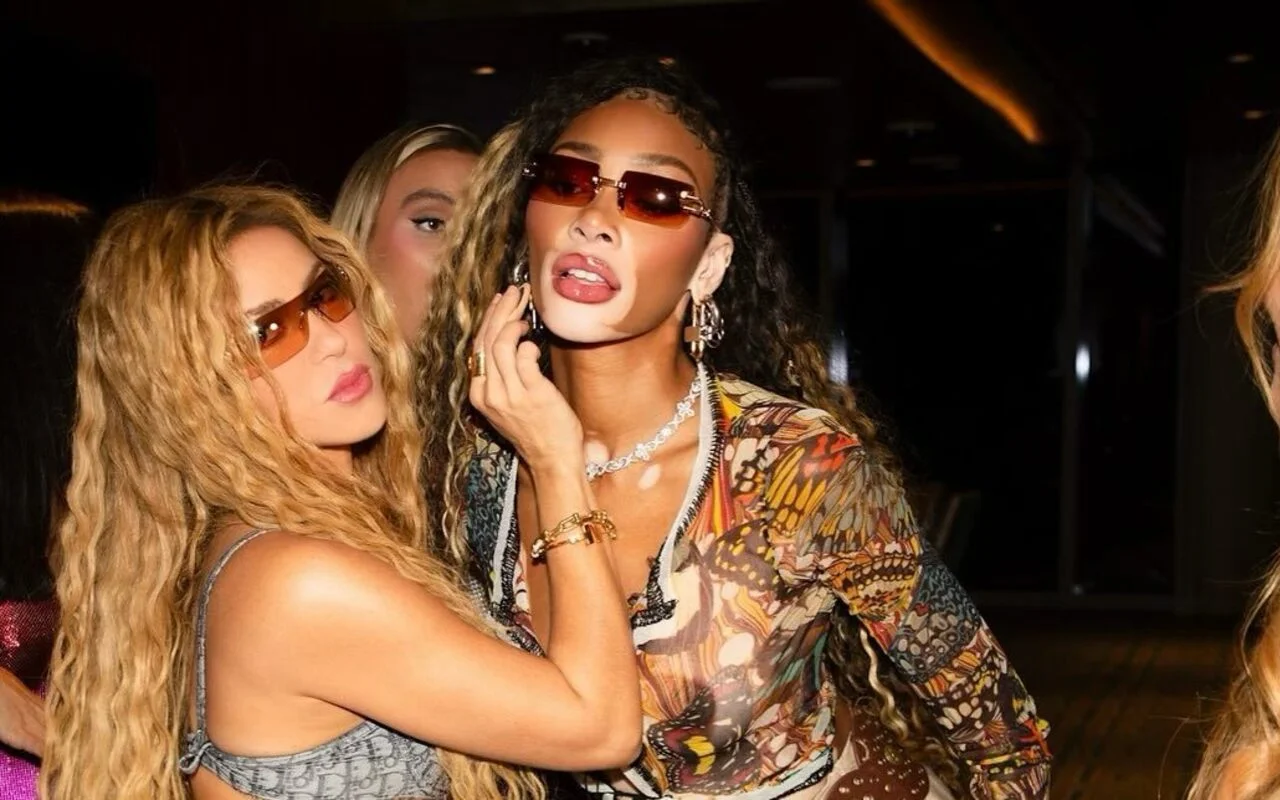 Shakira Celebrates Single Life With Her Celebrity Friends in 'Soltera