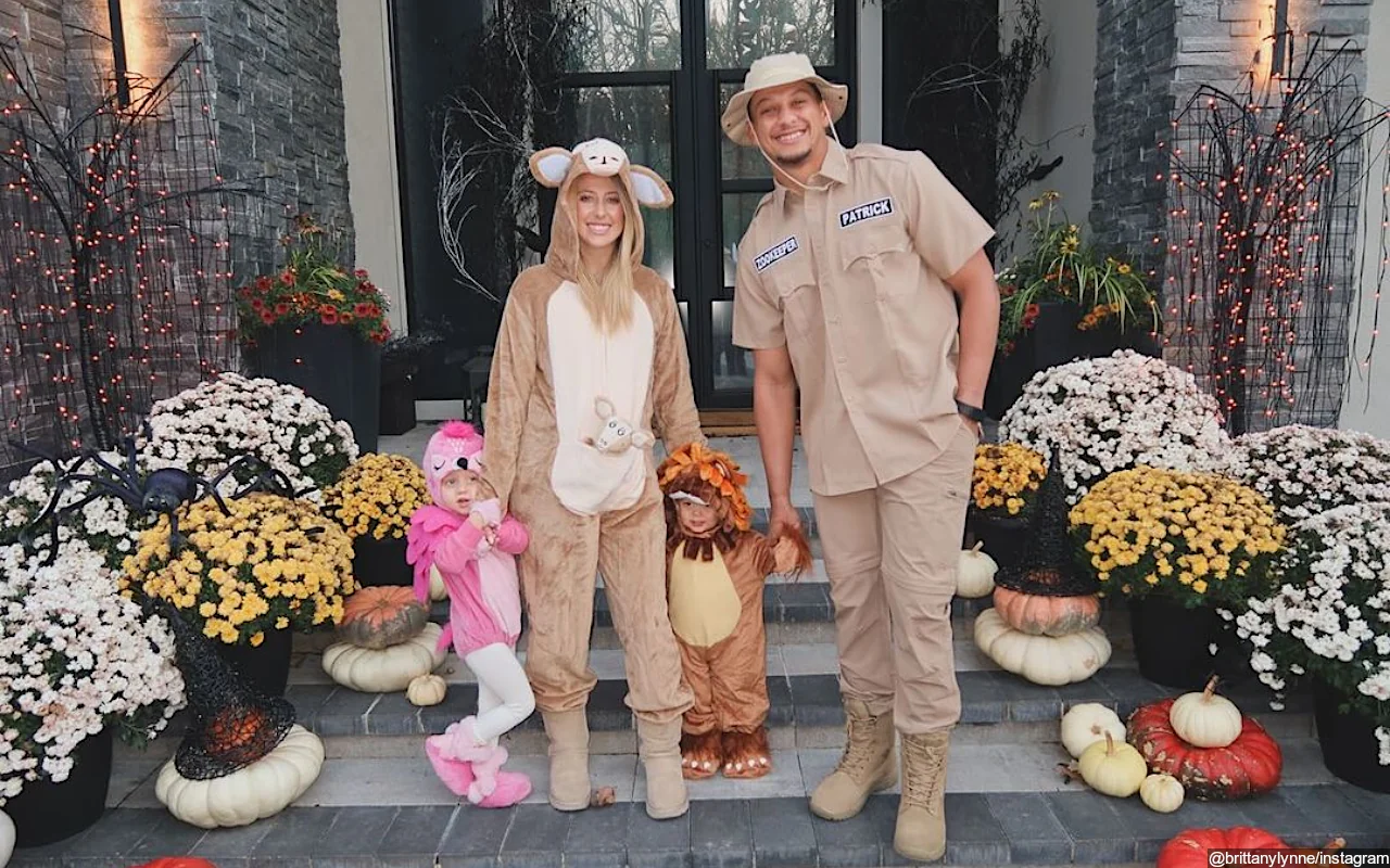Patrick and Brittany Mahomes' Family Roars for Zootastic Halloween