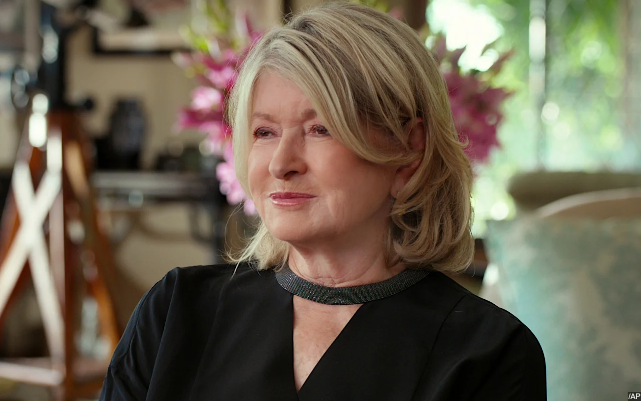 Martha Stewart Mistakenly Reports the Death of a Journalist While Taunting Her