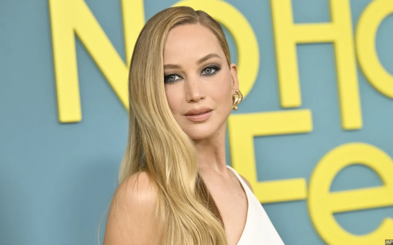 Jennifer Lawrence Flaunts Baby Bump in Chic Maternity Style