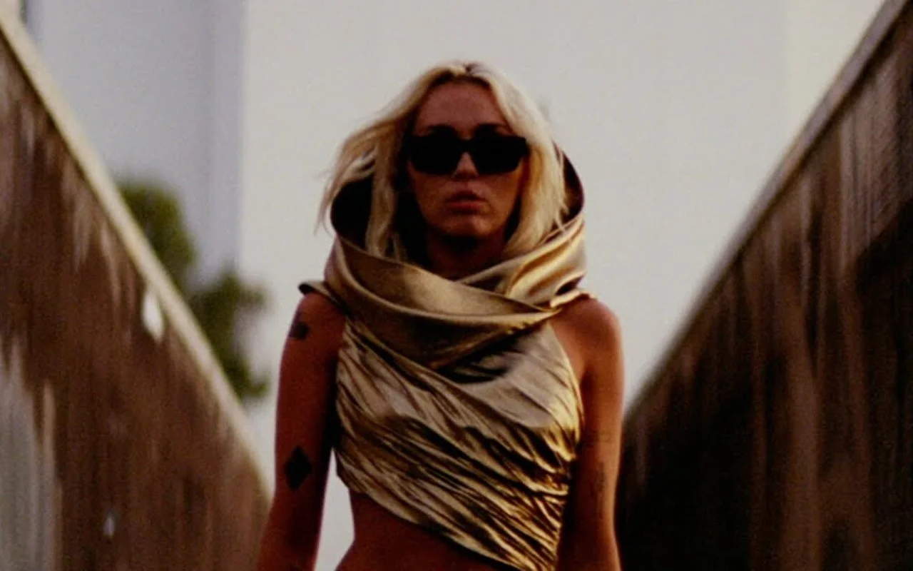Miley Cyrus Celebrates Golden Globe Nomination by Releasing 'Last Showgirl' Soundtrack 'Beautiful That Way'