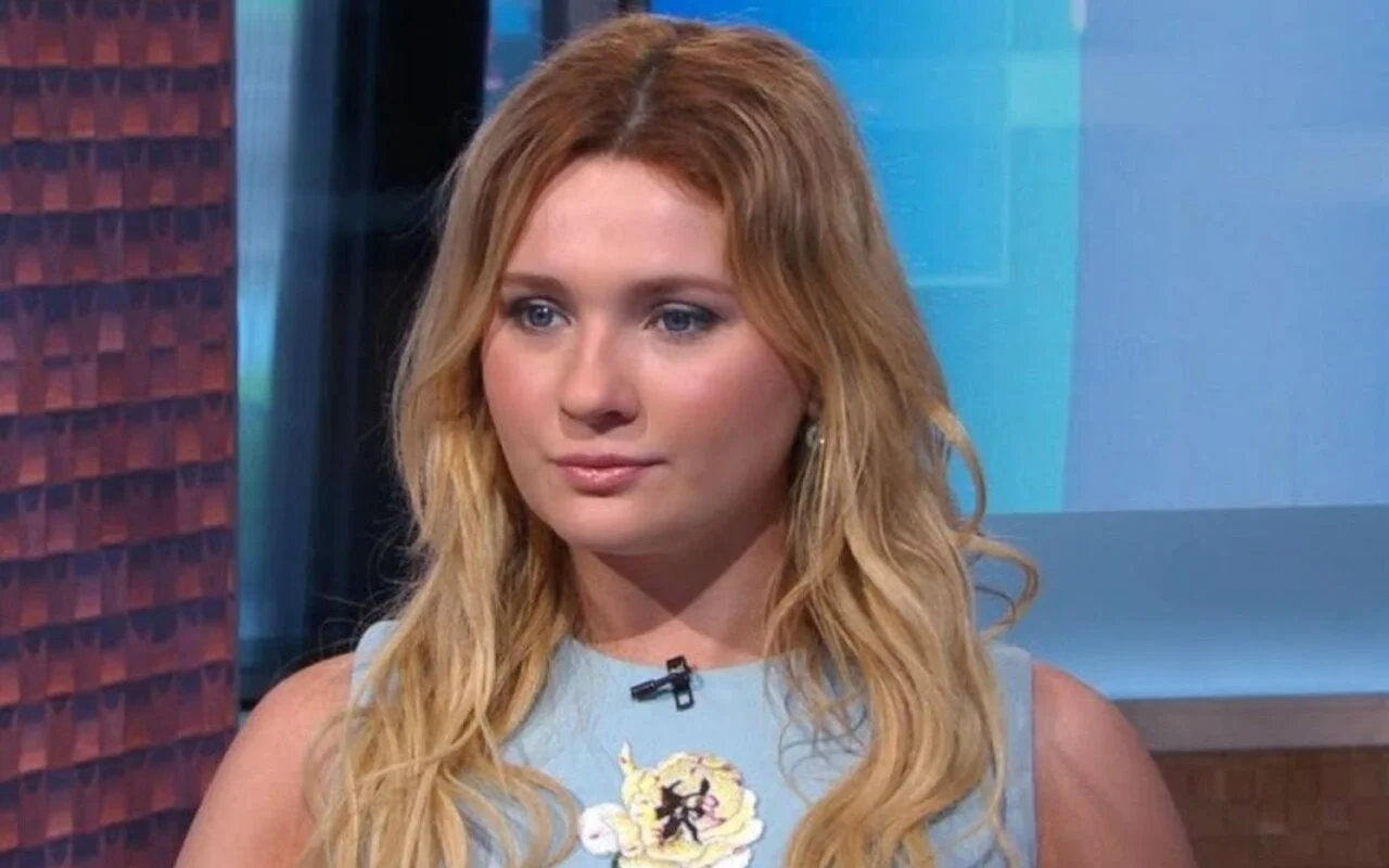 Abigail Breslin Compares Blake Lively and Justin Baldoni Fallout to Her Own Experience With Co-Star Aaron Eckhart