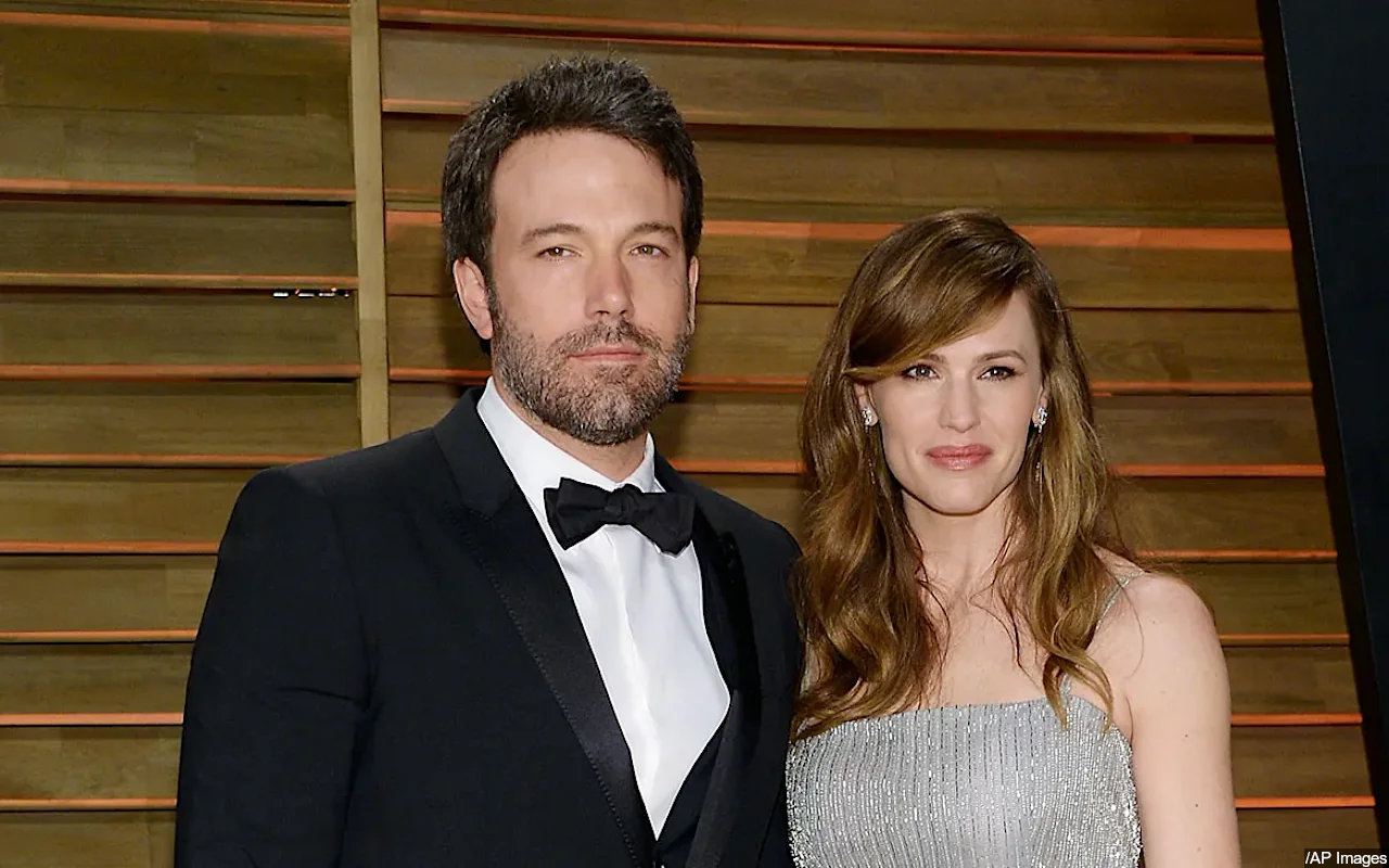 Ben Affleck Spent Christmas With Jennifer Garner While Estranged Wife Jennifer Lopez Was in Aspen
