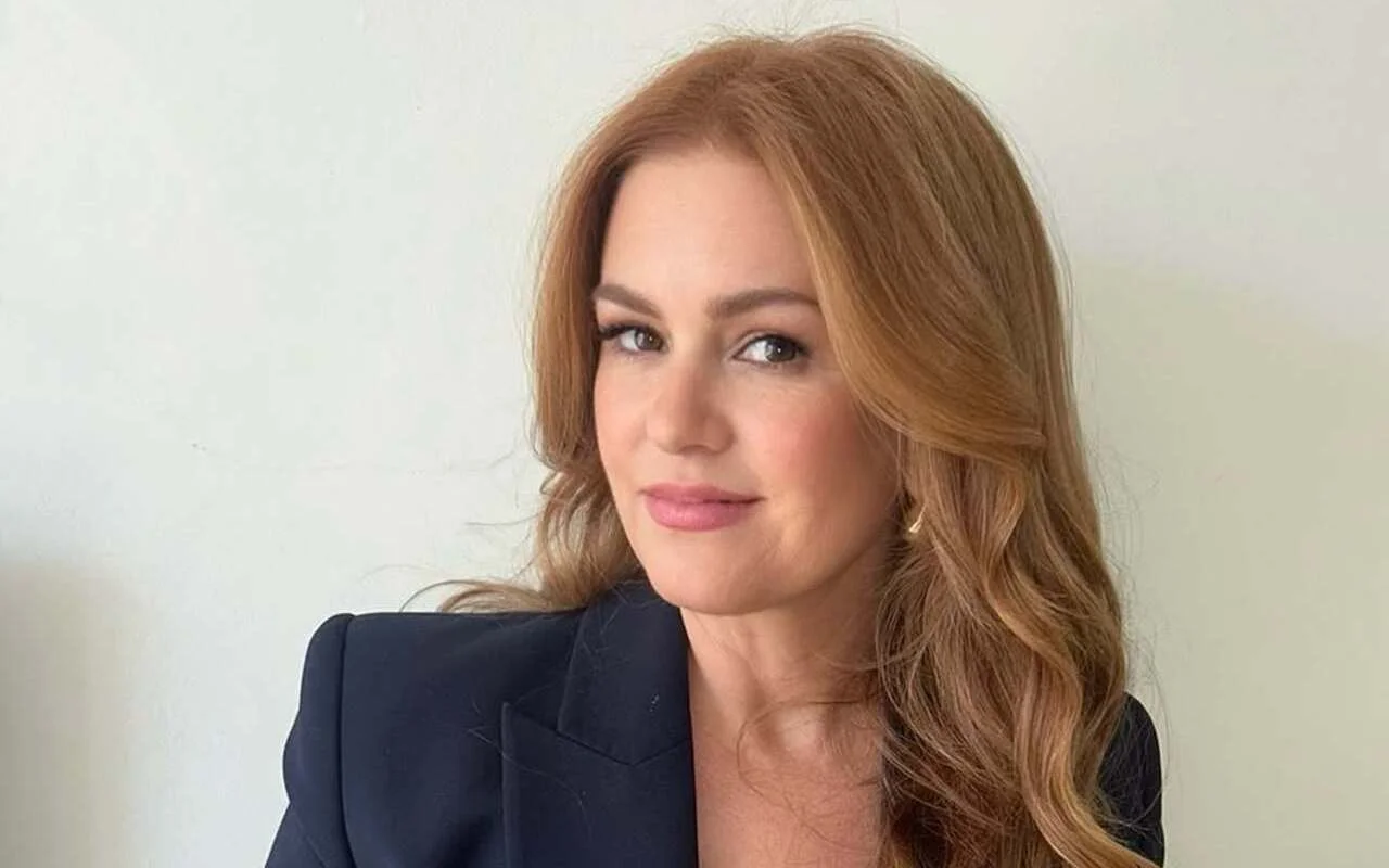 Isla Fisher Wraps Up 2024 With Message of Gratitude After Sacha Baron Cohen Divorce