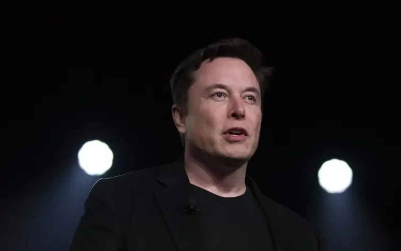 Elon Musk Blasted by His Own Dad Over His Parenting, Blamed for First Child's Death