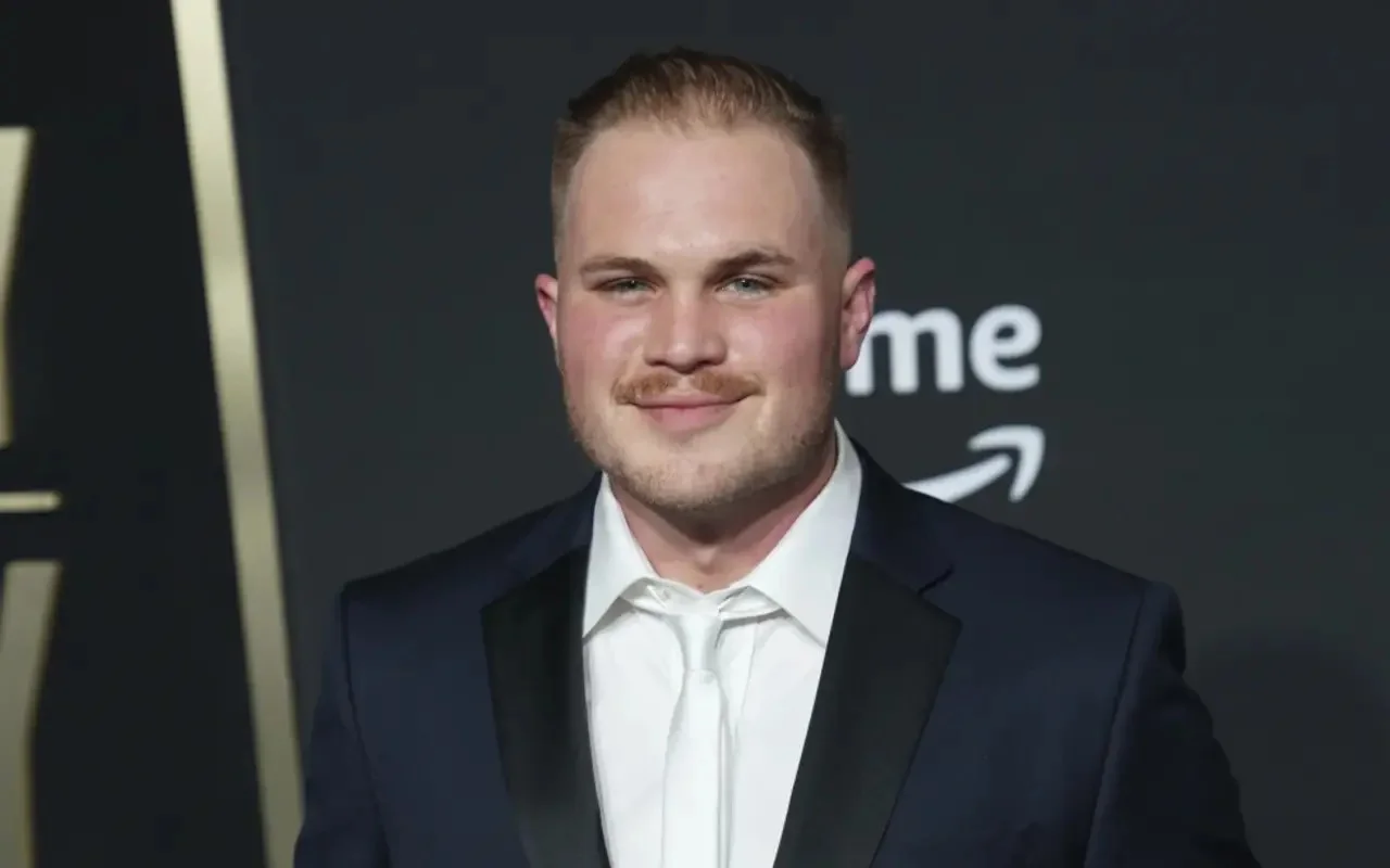 Zach Bryan Caught on Camera Throwing Homophobic Slur in Alteration at NYC Bar